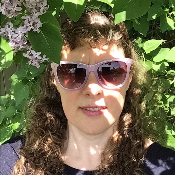 Meet your Posher, Amy - Picture 2 of 2